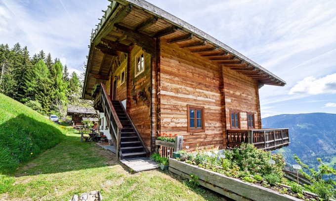 San Pancrazio Apartment | Apartment 'Ferienwohnung Bergblick' with Lake View, Private Terrace and Private Garden