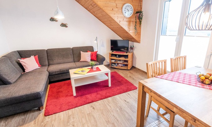 Helden Apartment | Apartment 'Ferienwohnung Heuboden' with Mountain View, Shared Terrace and Wi-Fi