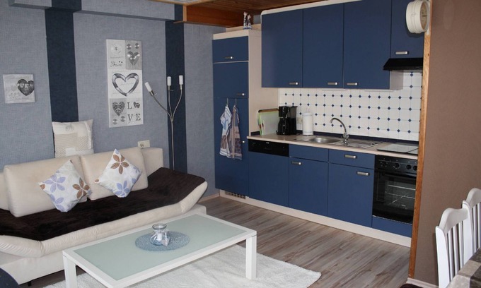 Segnitz Apartment | Apartment 'Ferienwohnung Leipold' with Private Terrace, Private Garden and Wi-Fi