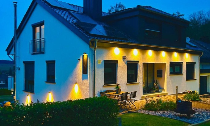 Naumburg Apartment | Apartment 'Fewo Bei Freunden' with Mountain View, Wi-Fi and Air Conditioning