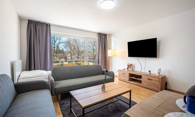 Quickborn Apartment | Apartment 'Fewo Danzig 2' with Balcony and Wi-Fi