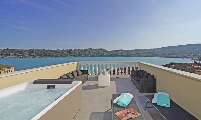 Salo Apartment | Apartment 'Flat 6' with Lake View, Wi-Fi, Air Conditioning with private jacuzzi
