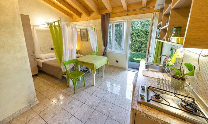Sud Apartment | Apartment for 3 people in the village with garden