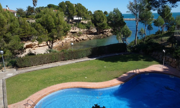 Calafat Apartment | Apartment for 6/8 people. beachfront, 20 m. Creek