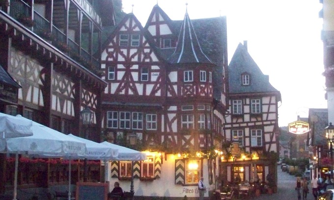 Mainz-Bingen Apartment | Apartment for up to 6 people incl. Garden and Swimming Pool