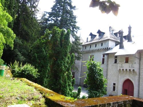 Serrieres-en-Chautagne House | Apartment in Serrières Castle near French Alps, cleaning included