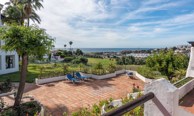 Castillo de Sabinillas Apartment | Apartment 'Fuente De La Duquesa' with Sea View, Wi-Fi and Air Conditioning