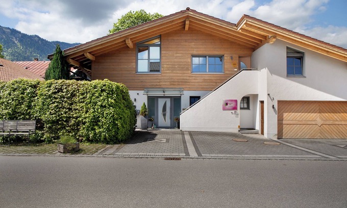 Oberammergau Apartment | Apartment 'Gallist' with Mountain View, Balcony and Wi-Fi