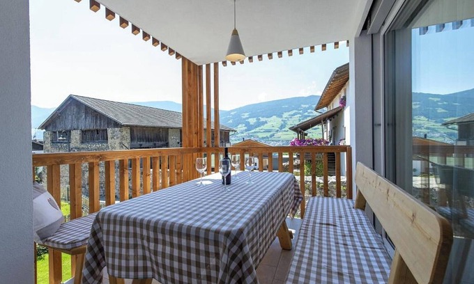 Albions Apartment | Apartment "Gass A" with Mountain View, Private Terrace & Wi-Fi