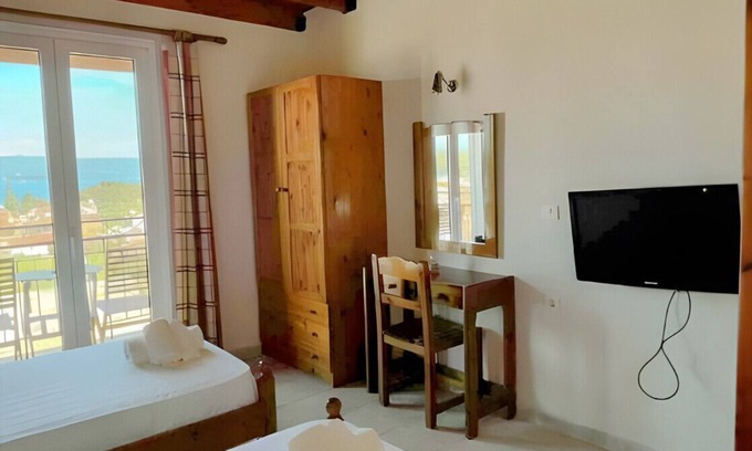 Kavos Apartment | Apartment 'Gavriil 3' with Sea View, Wi-Fi and Air Conditioning