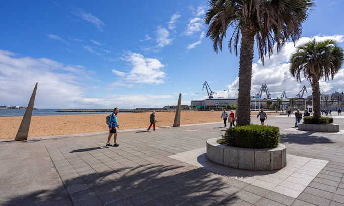Distrito Oeste Apartment | Apartment "Gijon Arbeyal" Close to the Beach with Wi-Fi