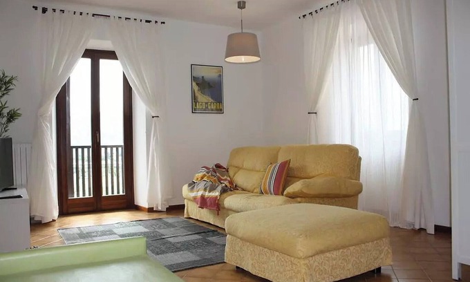Riva del Garda Apartment | Apartment "Girasole" with Balcony, Air Conditioning and Wi-Fi