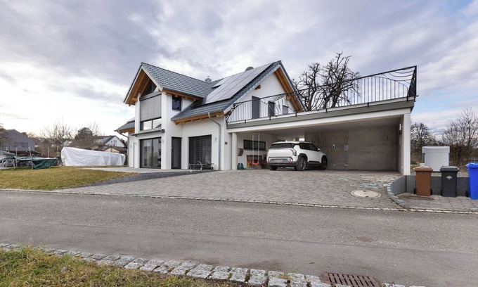 Gaienhofen Apartment | Apartment 'Goldbecker' with Private Terrace and Wi-Fi