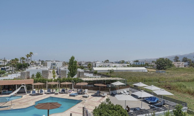 Tingaki Apartment | Apartment 'Golden Sun Two-bedroom Apt 4' with Sea View, Shared Pool and Wi-Fi