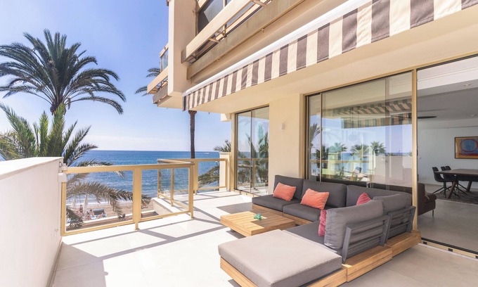 Marbella City Centre Apartment | Apartment 'Great First Line Amazing Terrace' with Sea View, Wi-Fi and Air Conditioning