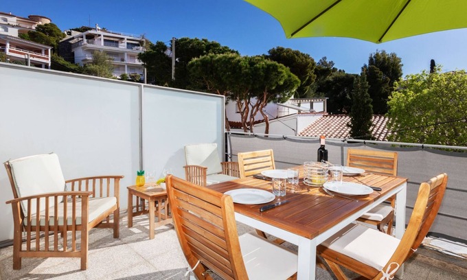 Llanca Apartment | Apartment Grifeu by Interhome