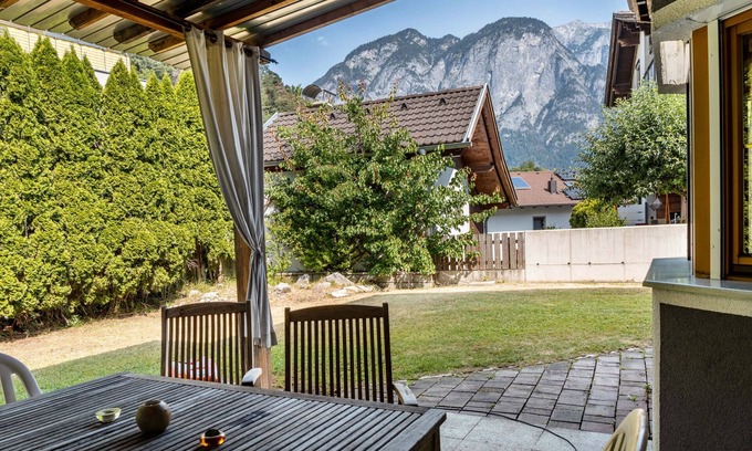 Voels Apartment | Apartment 'Große Wohnung Mit Garten' with Mountain View, Private Terrace and Wi-Fi