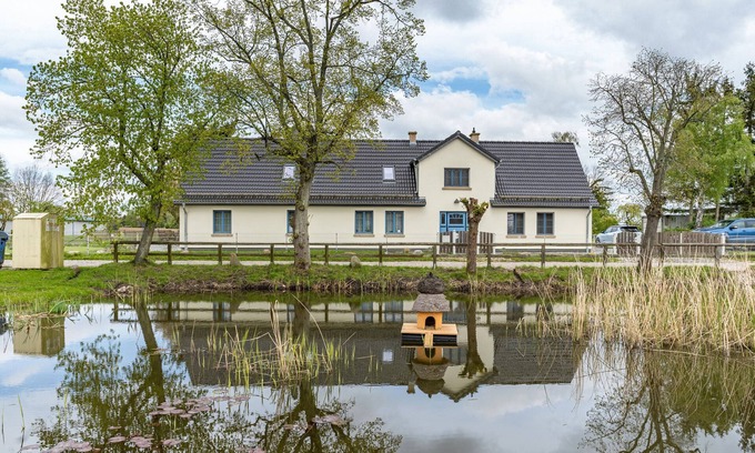 Gneventhin Apartment | Apartment 'Gute Stube' with Lake View, Shared Garden and Wi-Fi
