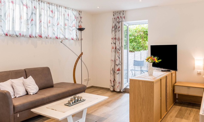 Ueberlingen Apartment | Apartment Haus Amber with Balcony, Shared Garden & Wi-Fi