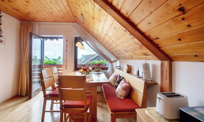 Weilheim Apartment | Apartment 'Haus Dorfschmiede' with Mountain View, Shared Garden and Wi-Fi