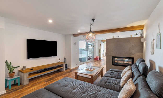 Lauf Apartment | Apartment 'Haus Elisabeth' with Balcony and Wi-Fi