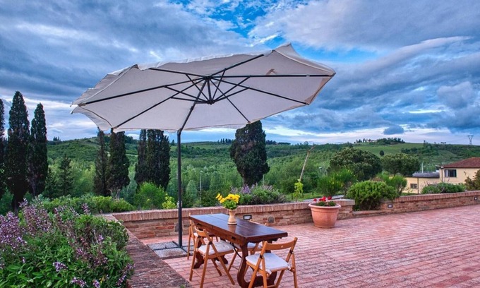 Castelfiorentino Apartment | Apartment 'Holiday Home In Tuscany' with Mountain View, Private Terrace and Wi-Fi