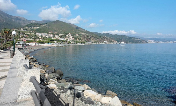 Arenzano Apartment | Apartment "Holiday House - Arenzanohost" with Terrace & A/C