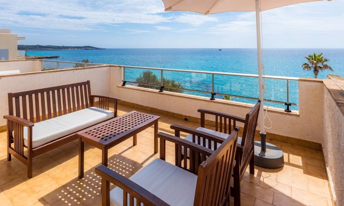 S'illot Apartment | Apartment 'Hostal Antic Apartamento 302' with Balcony, Wi-Fi and Air Conditioning