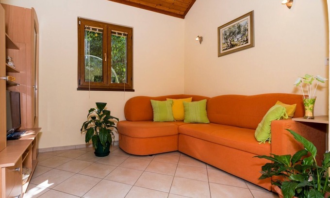 Necujam Apartment | Apartment Mirja (102961-A1) - Necujam - island Solta