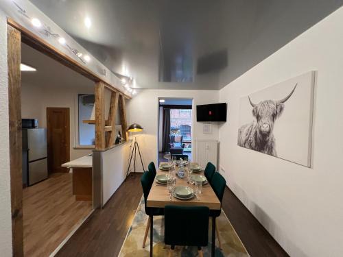 Jena Apartment | Apartment Humboldt 3 Schlafzimmer,Wifi, Netflix Parken, Terrasse, klimatisiert, nähe Zentrum
