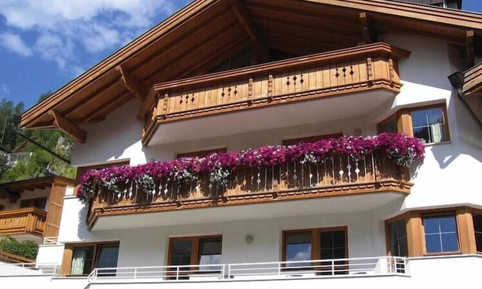 Sankt Anton am Arlberg Apartment | Apartment in St. Anton am Arlberg with balcony