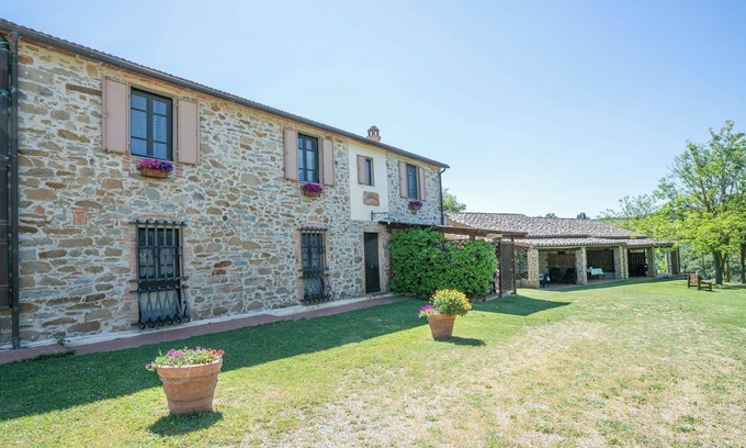 Magliano in Toscana Other | Apartment Il Pero with Terrace, Shared Pool & Wi-Fi