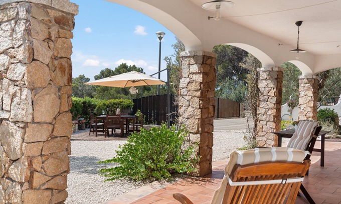 Porto Pino Apartment | Apartment 'I Lentischi' with Sea View, Wi-Fi and Air Conditioning