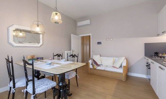 Caldine Apartment | Apartment 'Il Nido Emozioni Charme E Colori' with Balcony, Wi-Fi and Air Conditioning
