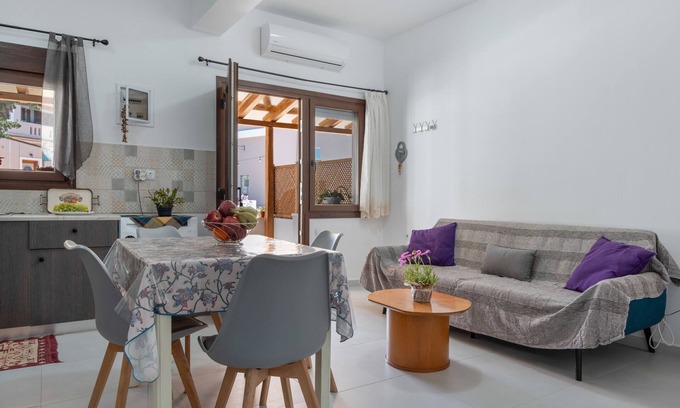 Panormos Apartment | Apartment 'Iliana 2' with Mountain View, Wi-Fi and Air Conditioning