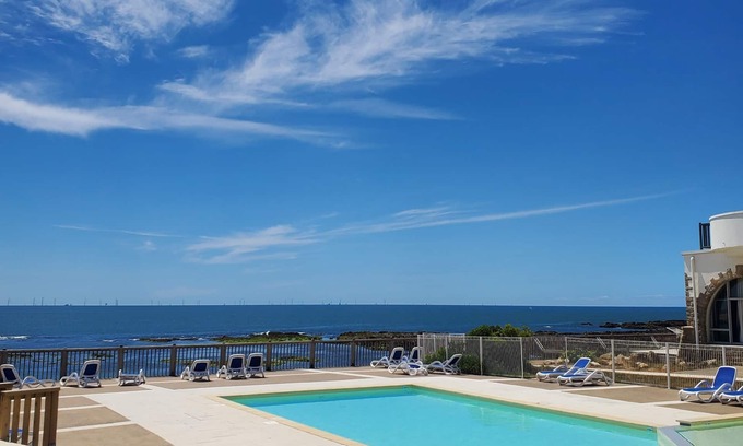 Batz-sur-Mer Apartment | Apartment in 3* Tourist Residence with direct, secure beach access