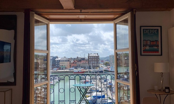 Dieppe Apartment | Apartment in a 1697 town house