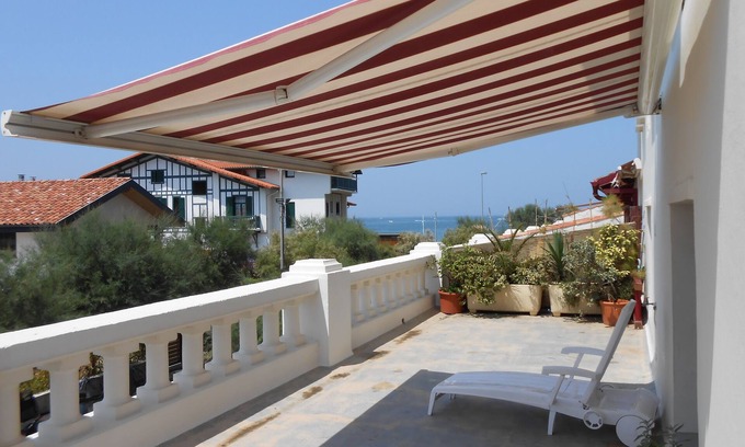 Hendaye Apartment | Apartment in a building facing the sea