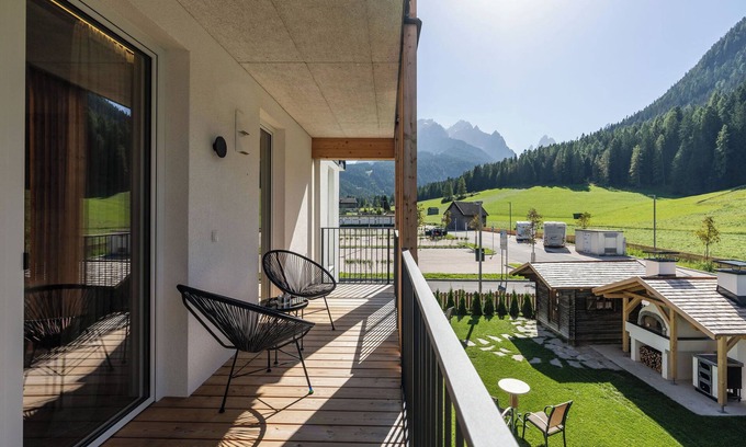 Sesto House | Apartment In A Hotel 'Apartment Home' with Sea View, Shared Garden and Wi-Fi