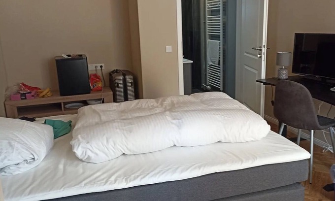 Panketal Apartment | Apartment In A Hotel "Hotel Zur Panke Wohnung 2" with Private Terrace & Wi-Fi