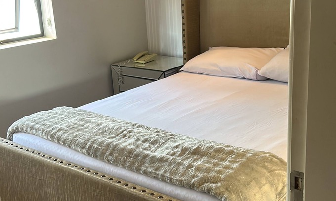 West Sector Apartment | Apartment in a luxury hotel