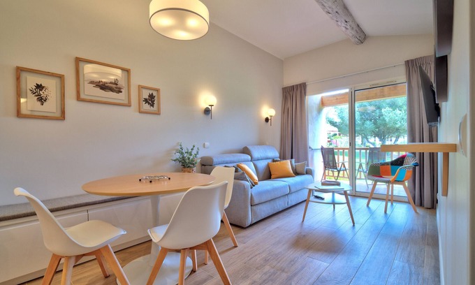 Pont Royal Apartment | Apartment in a private estate south of the Luberon