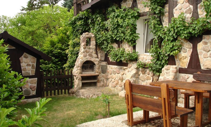 Godern Apartment | Apartment in a quiet location, 2 minutes walk. to the lake, 10 km off the Landesh. Schwerin
