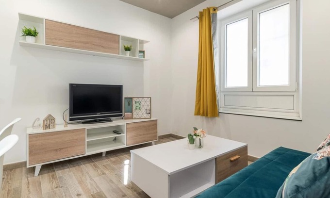 Cervantes Apartment | Apartment in a restored mansion in Granada.