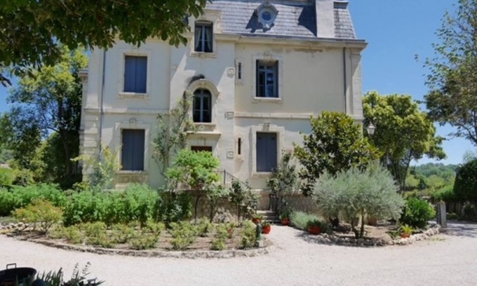 Sommieres Apartment | Apartment in a writer's house classified 2 stars