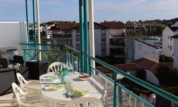 Ciboure Apartment | Apartment in Ciboure with heated pool and private parking