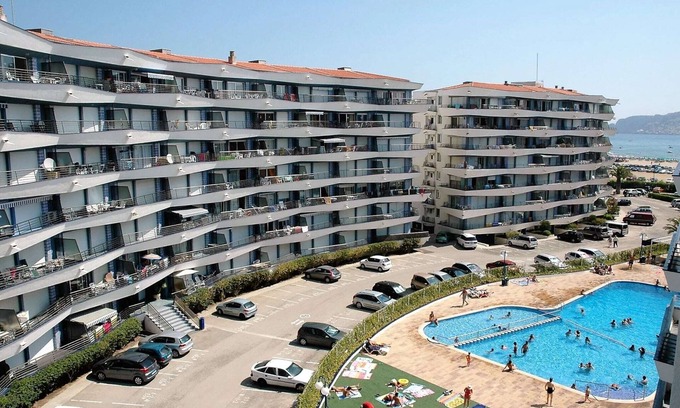 L'Estartit Apartment | Apartment in Estartit by the Beachfront