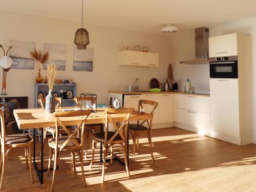 Heeg Apartment | Apartment in Heeg with Heegermeer Views, cleaning included