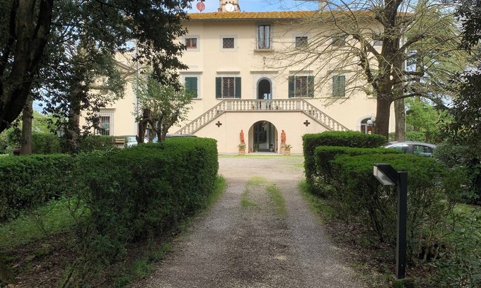 Empoli Apartment | Apartment in Historic Villa: Villa Giulia