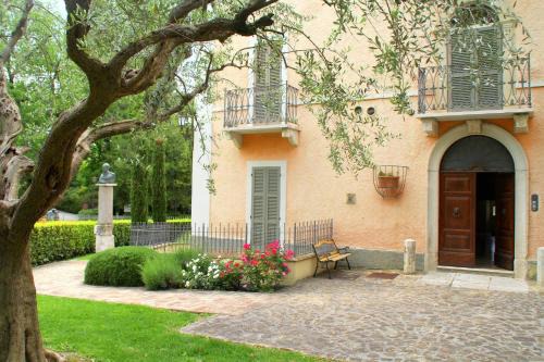 Bargni House | Apartment in historic villa with pool and Tennis
